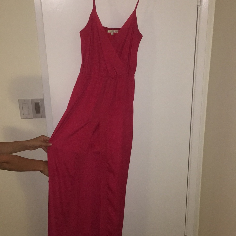 Maxi dress with slit in the middle